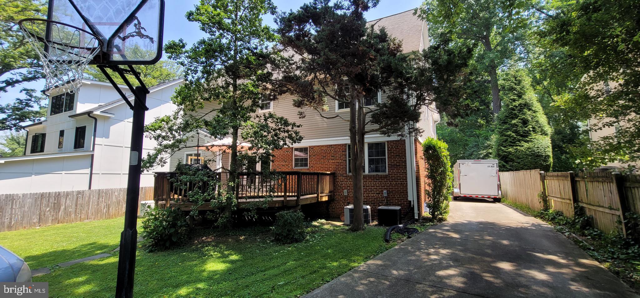 ENGLISH VILLAGE - Residential