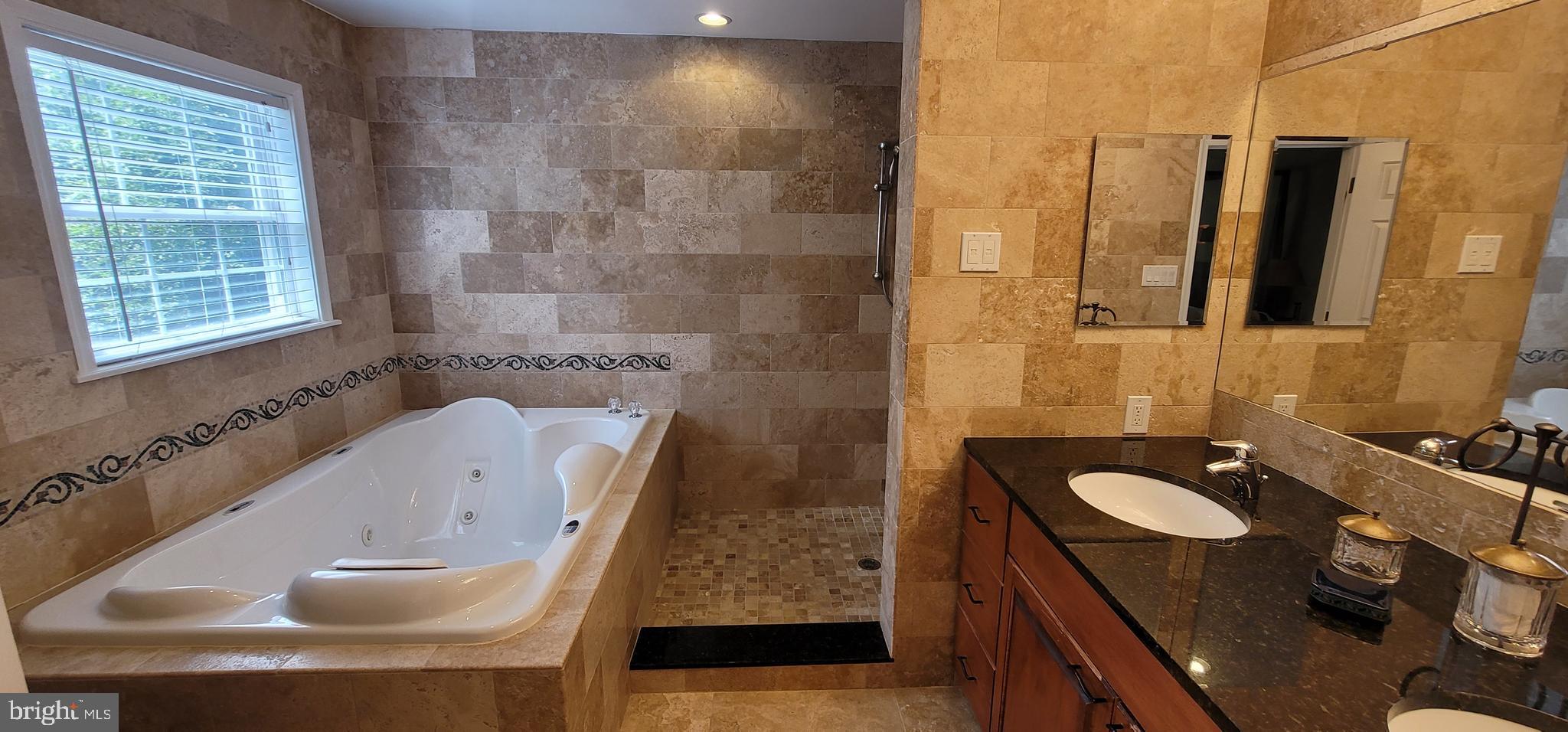 ENGLISH VILLAGE - Residential