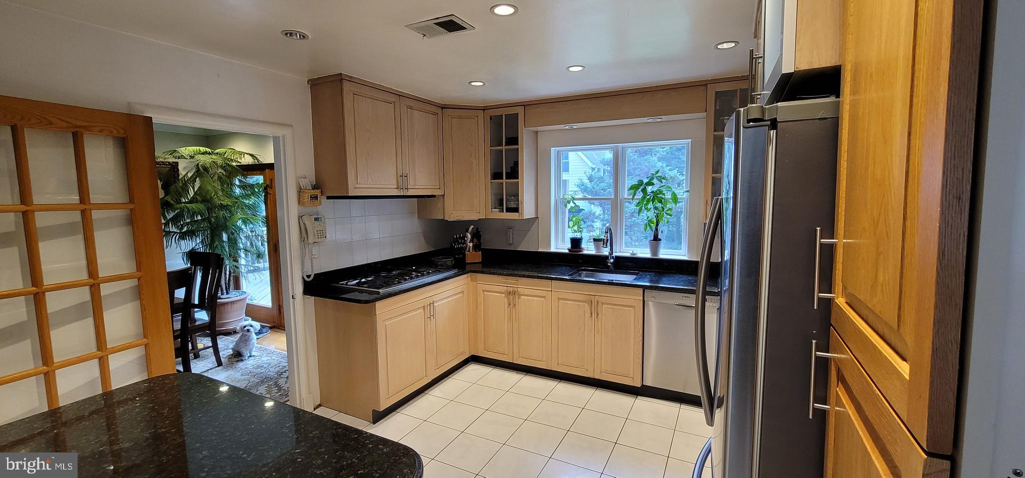 ENGLISH VILLAGE - Residential