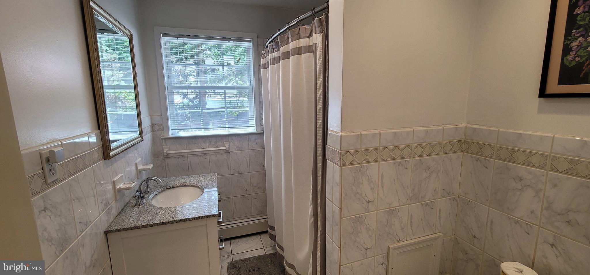 ENGLISH VILLAGE - Residential