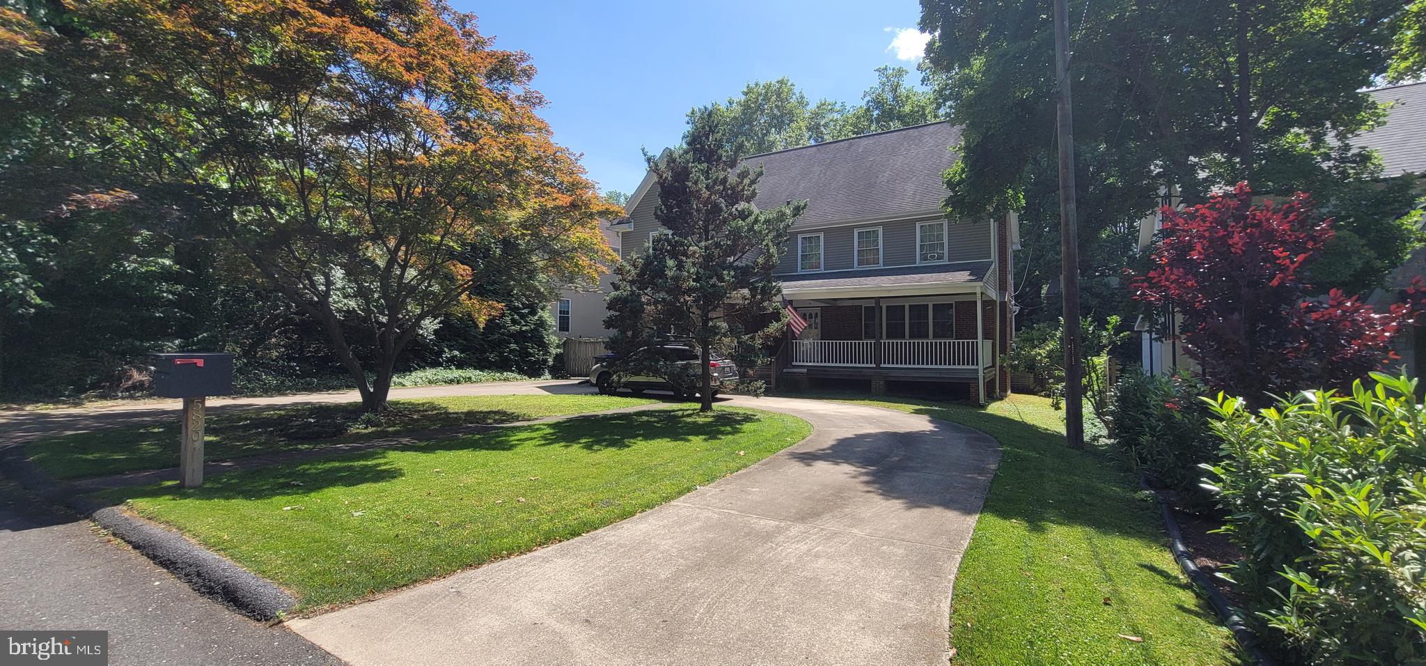 ENGLISH VILLAGE - Residential