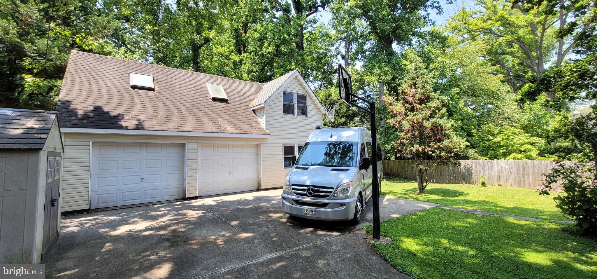 ENGLISH VILLAGE - Residential