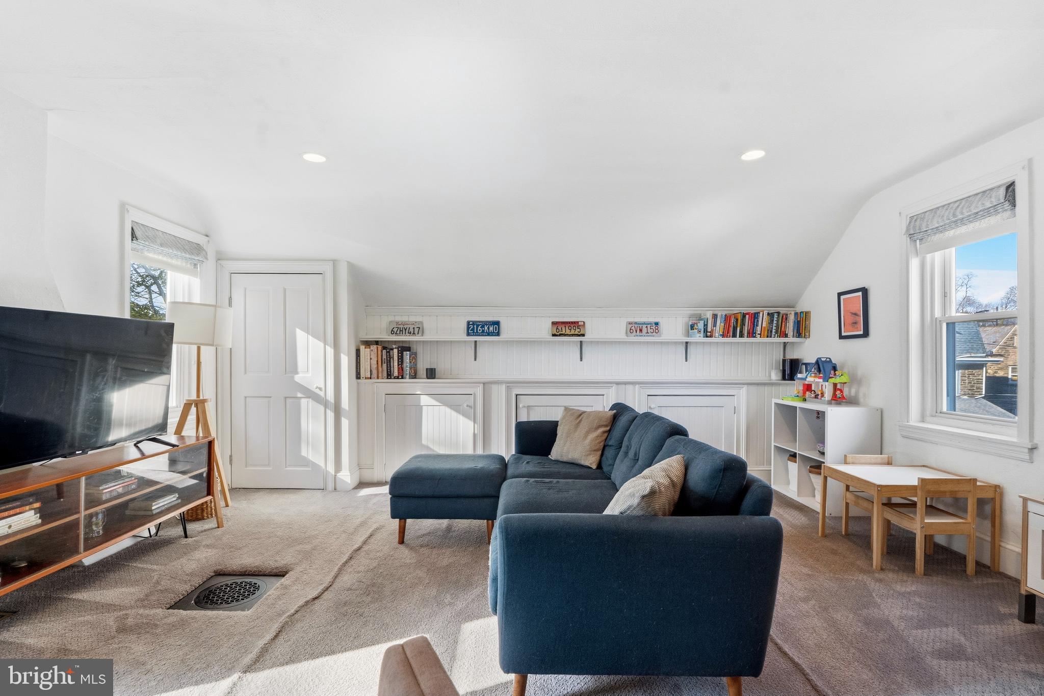 CHESTNUT HILL - Residential