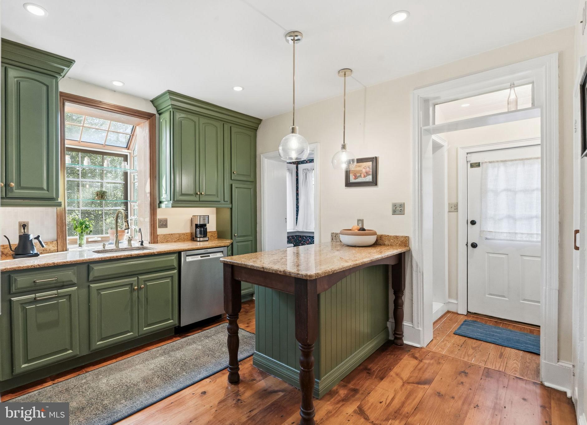 CHESTNUT HILL - Residential