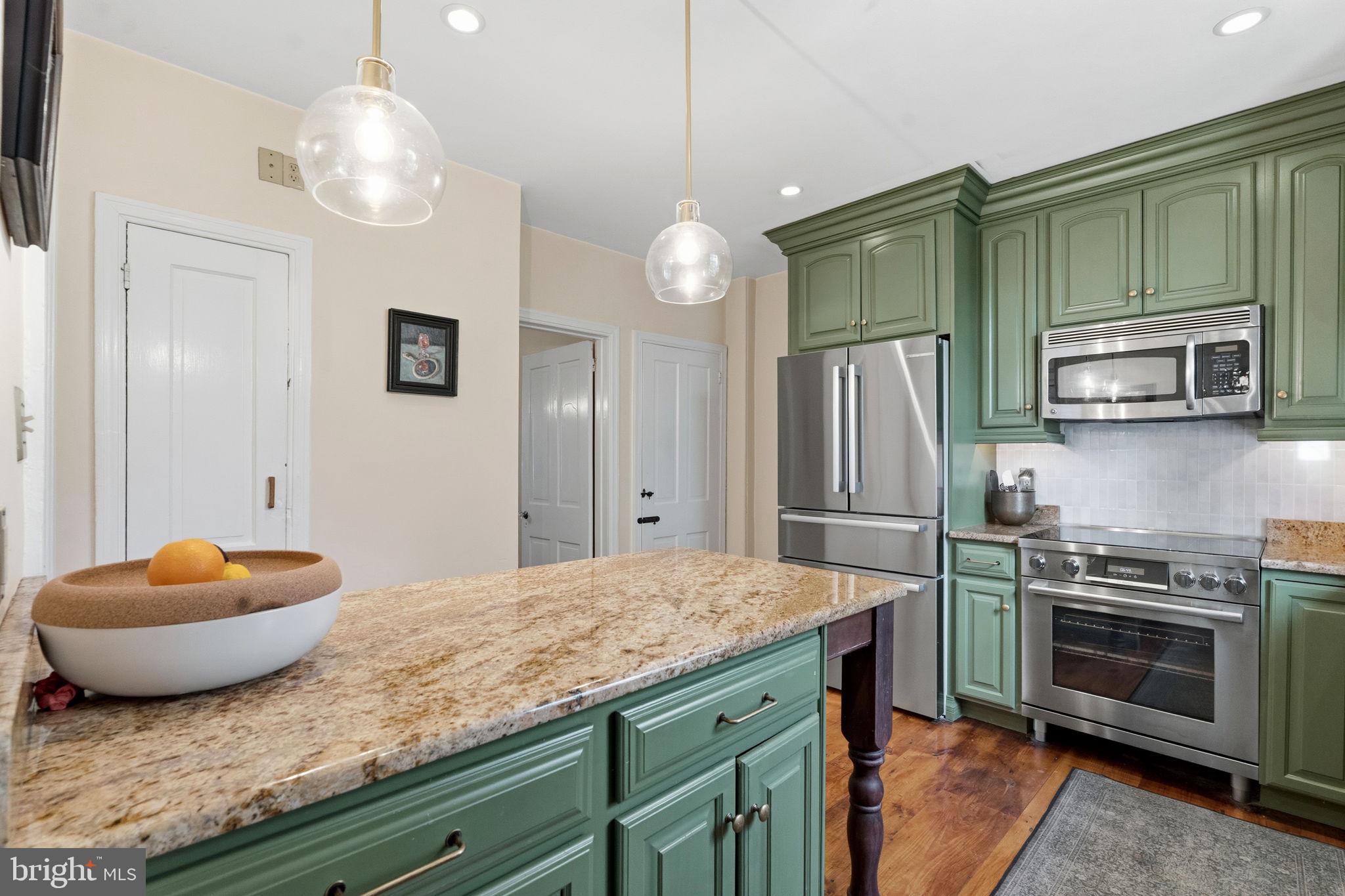 CHESTNUT HILL - Residential