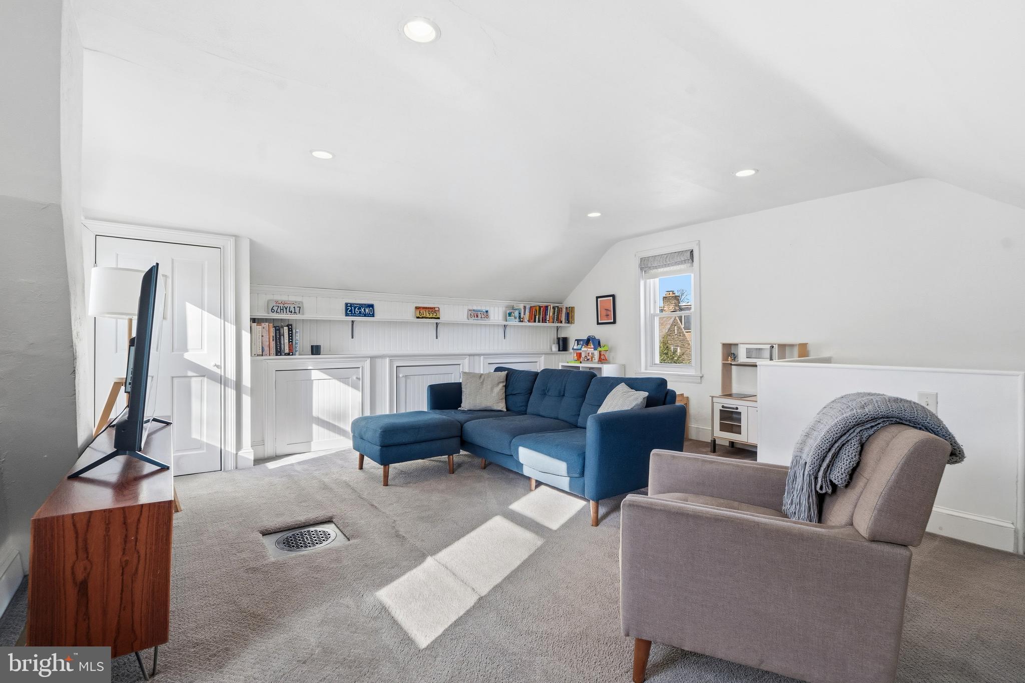 CHESTNUT HILL - Residential