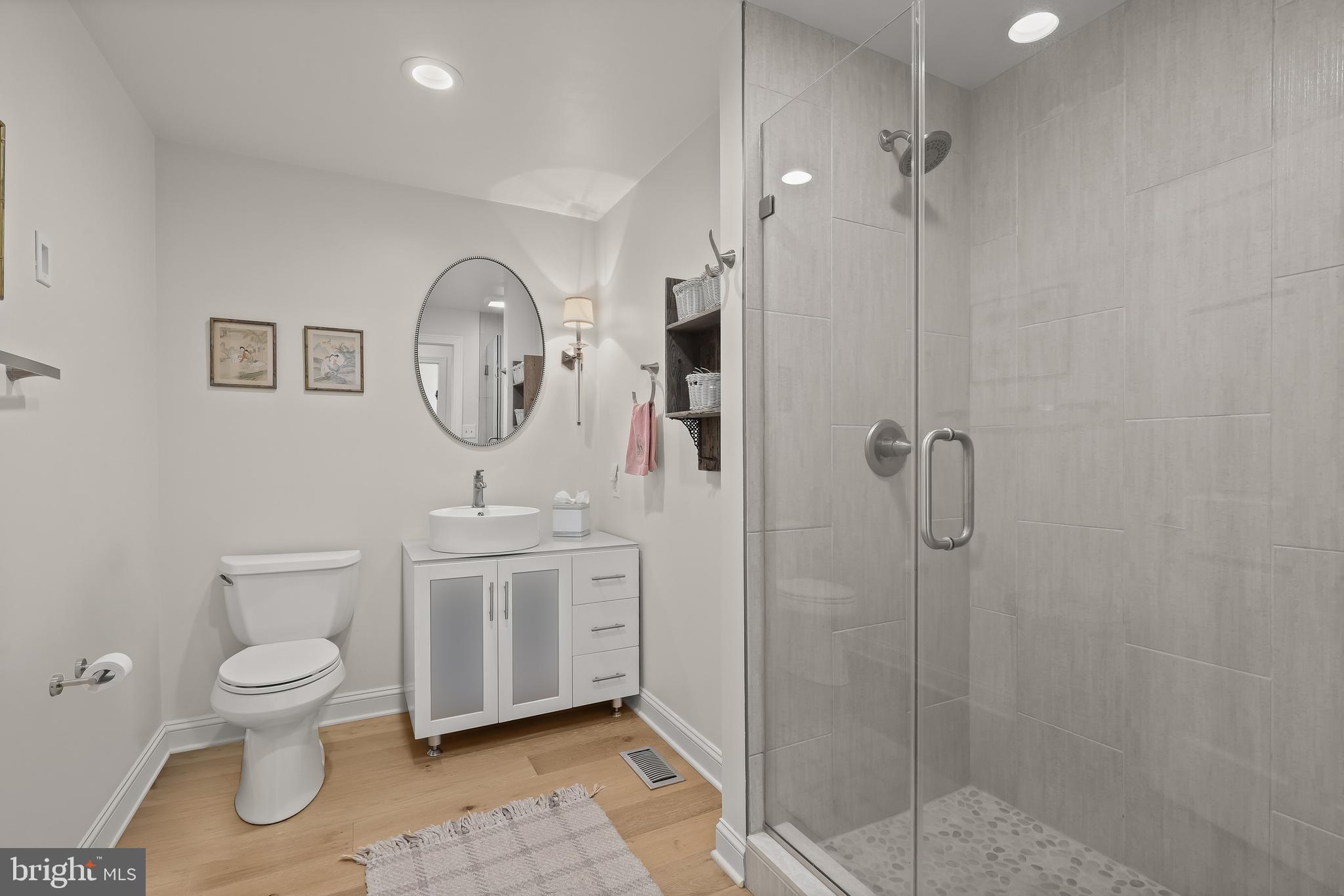 ANTON NORTH - Residential