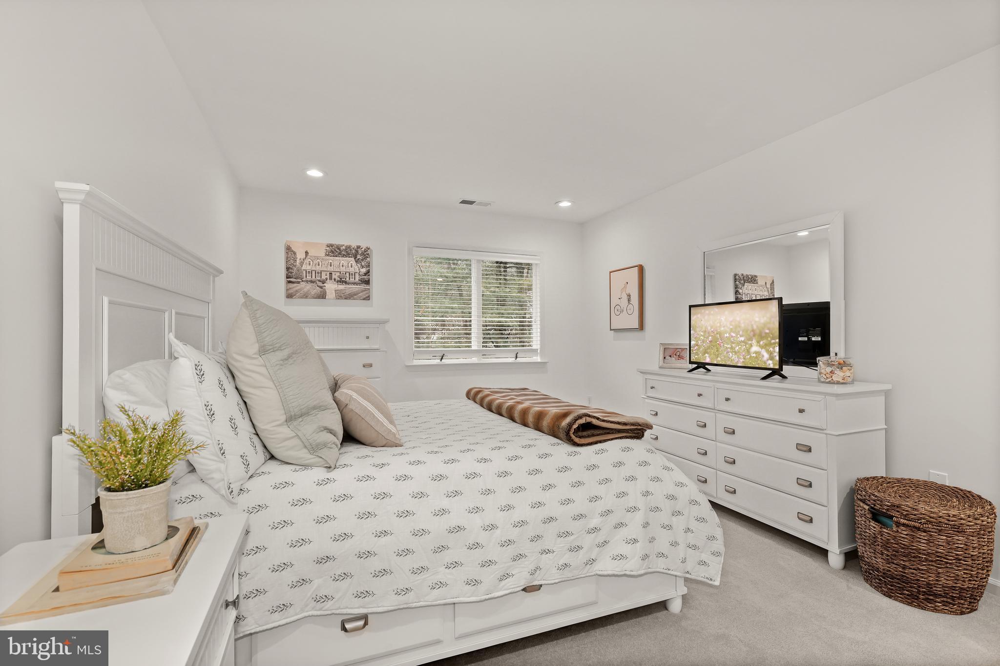 ANTON NORTH - Residential