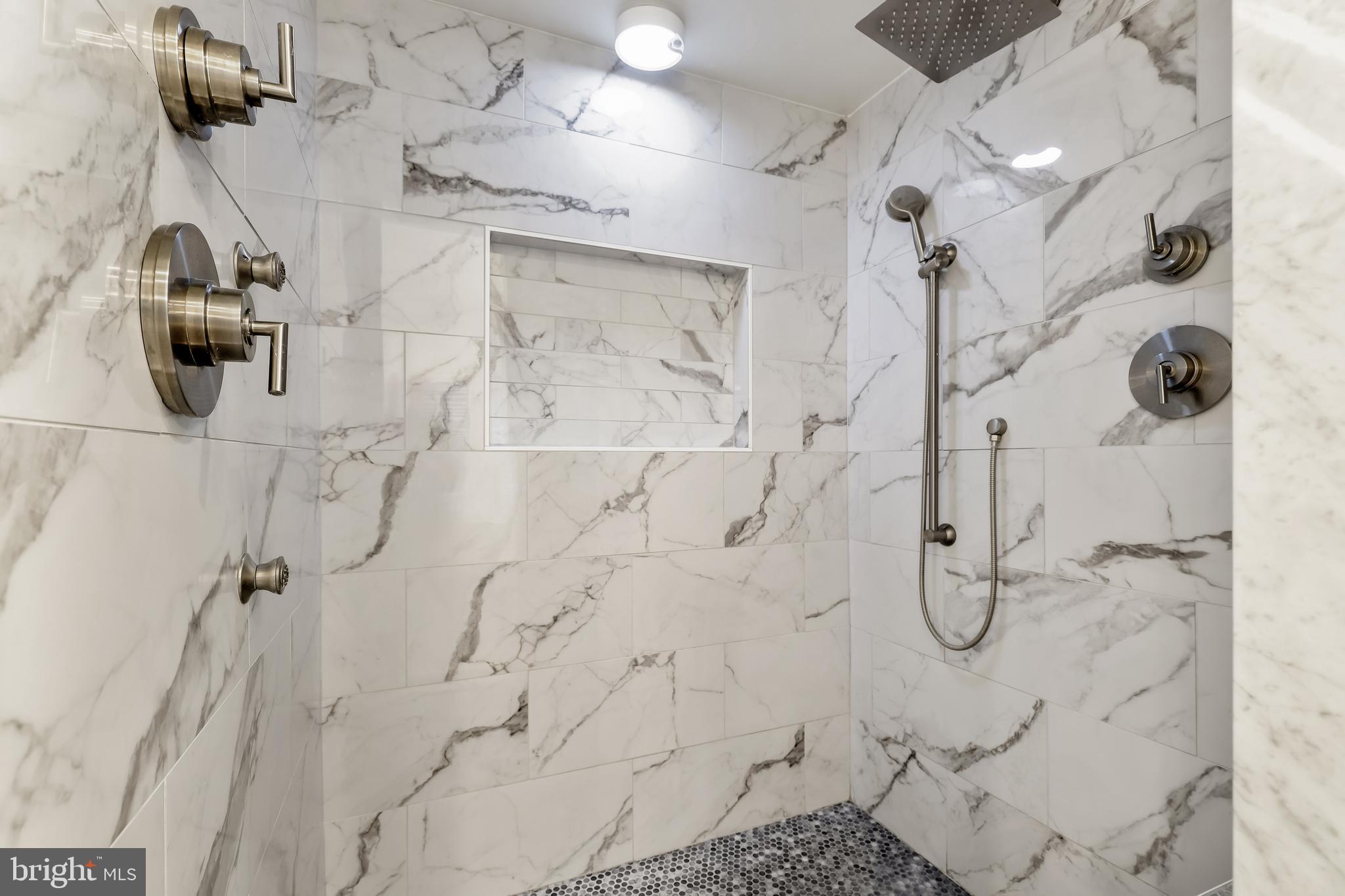 ANTON NORTH - Residential