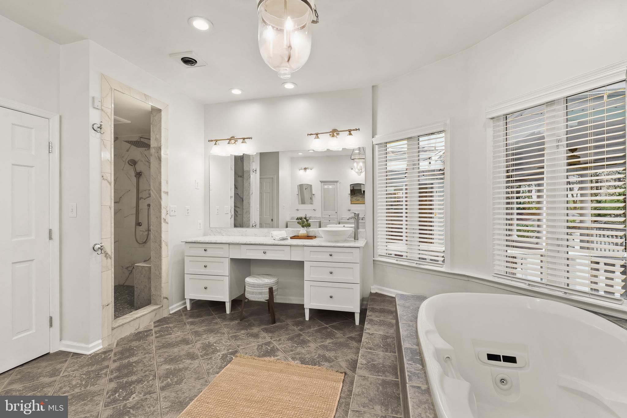 ANTON NORTH - Residential