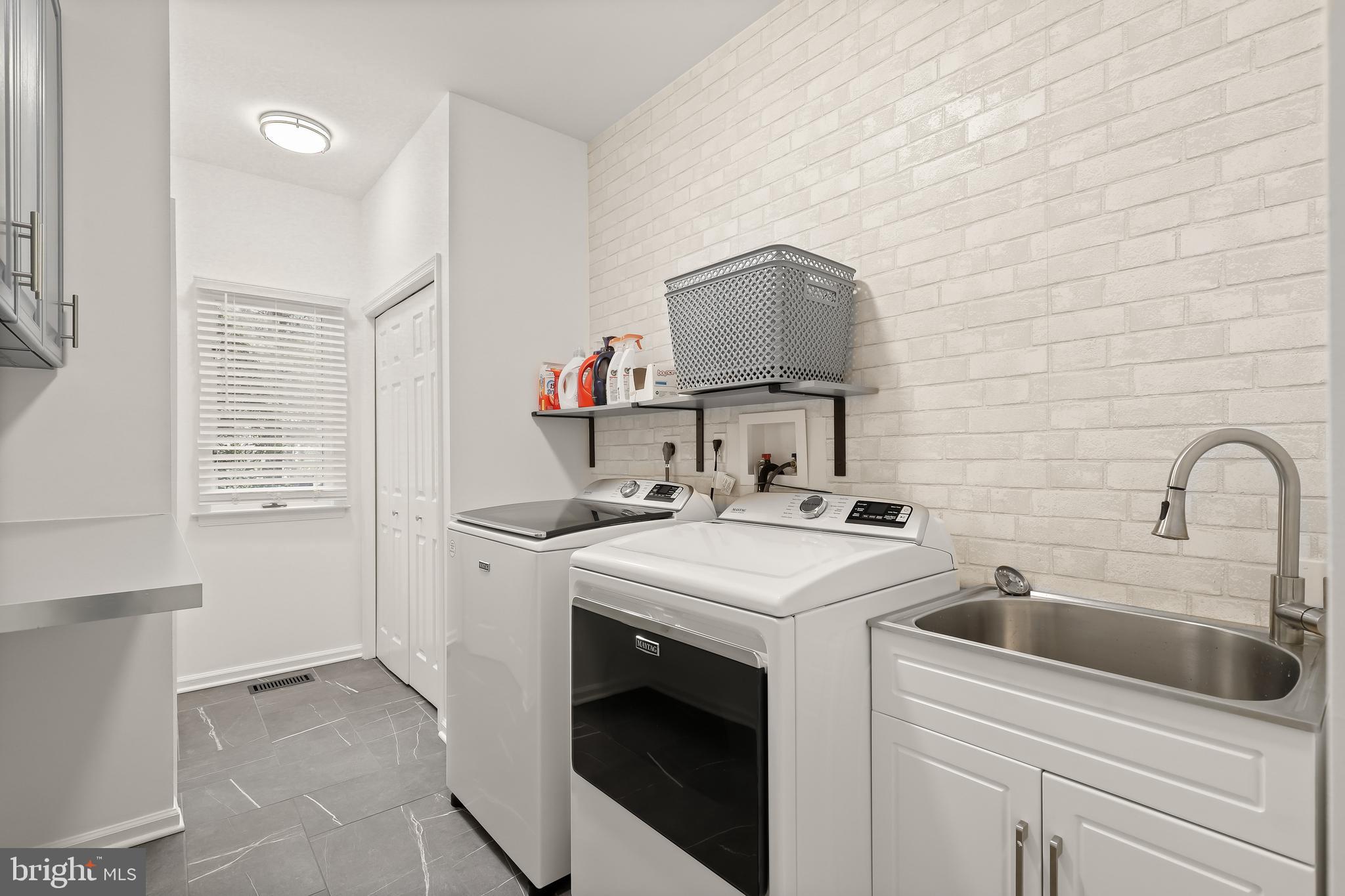 ANTON NORTH - Residential