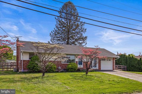 Photo of 1483 Seven Valleys Road, YORK, PA 17408 (MLS # PAYK2101564)