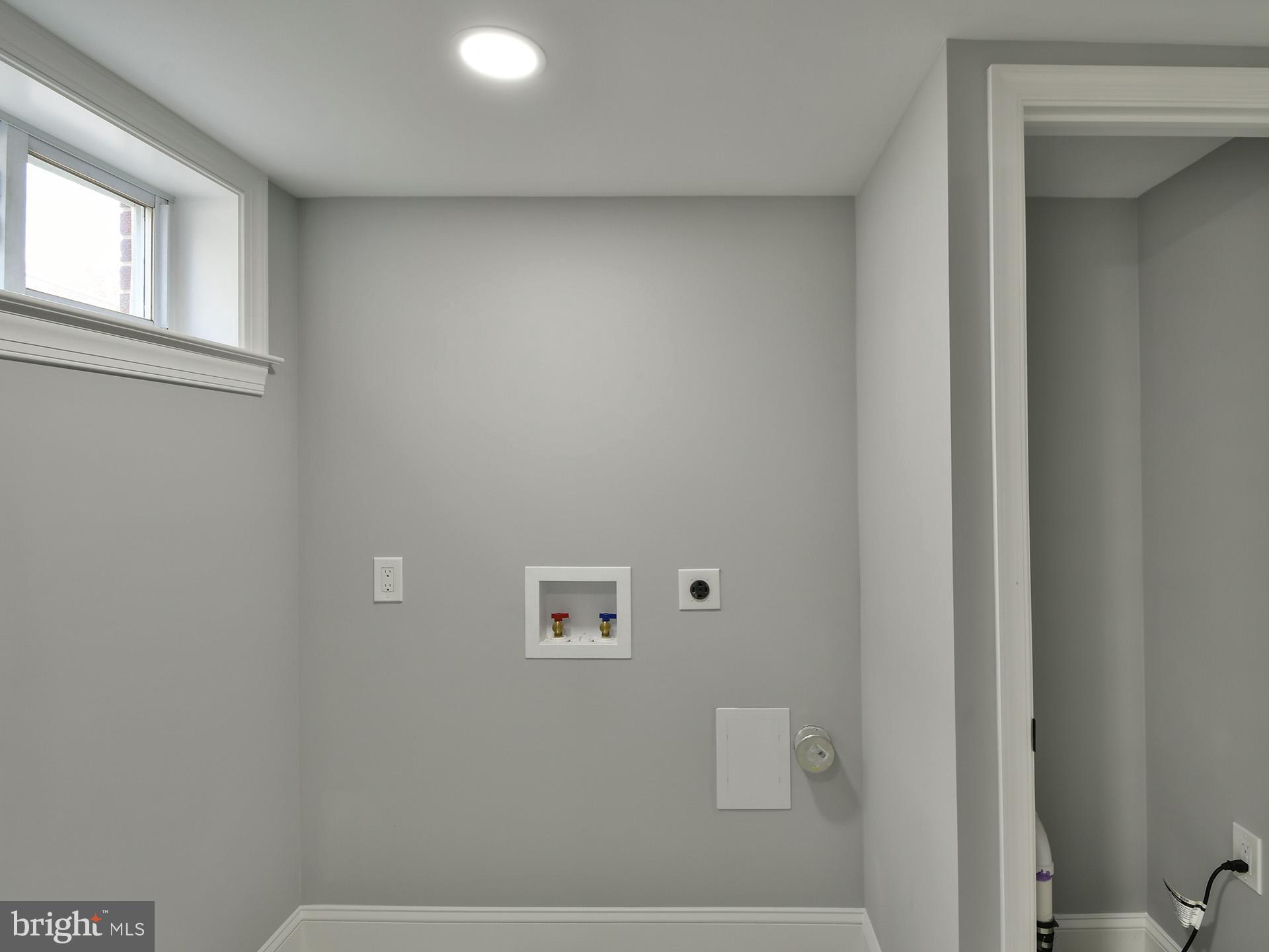 ADELPHI HILLS - Residential