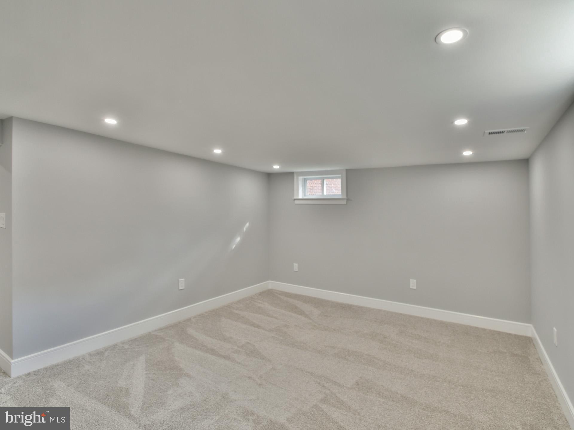 ADELPHI HILLS - Residential