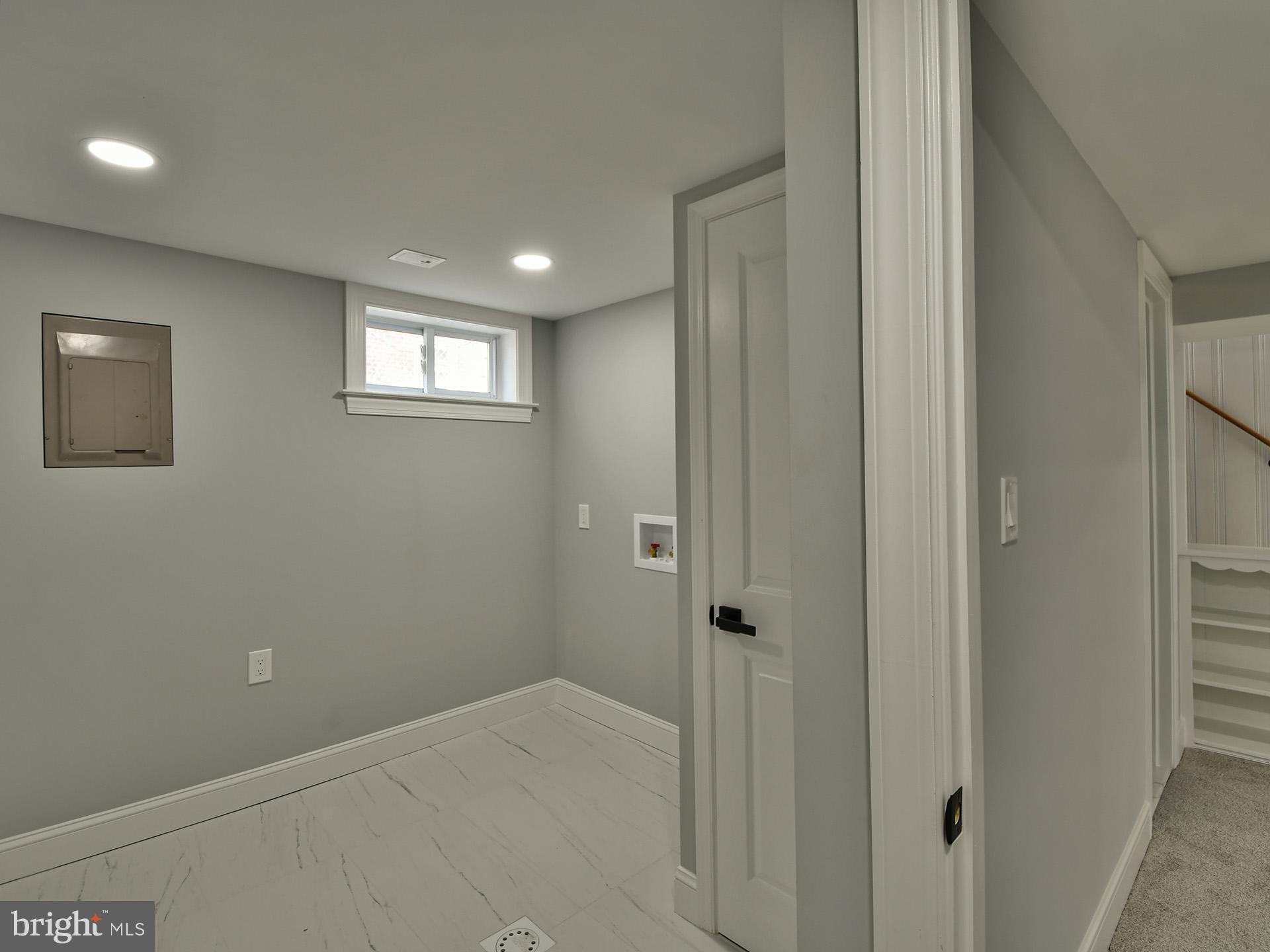 ADELPHI HILLS - Residential