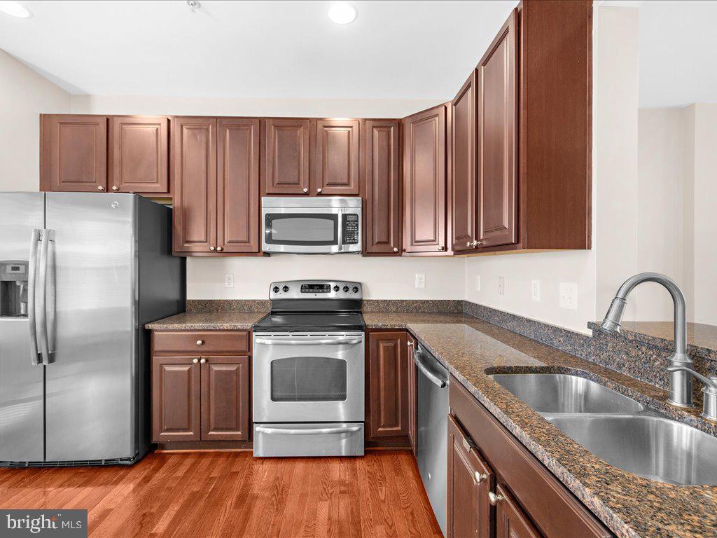 DORSEY CROSSING - Residential Lease