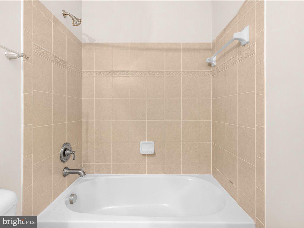 DORSEY CROSSING - Residential Lease