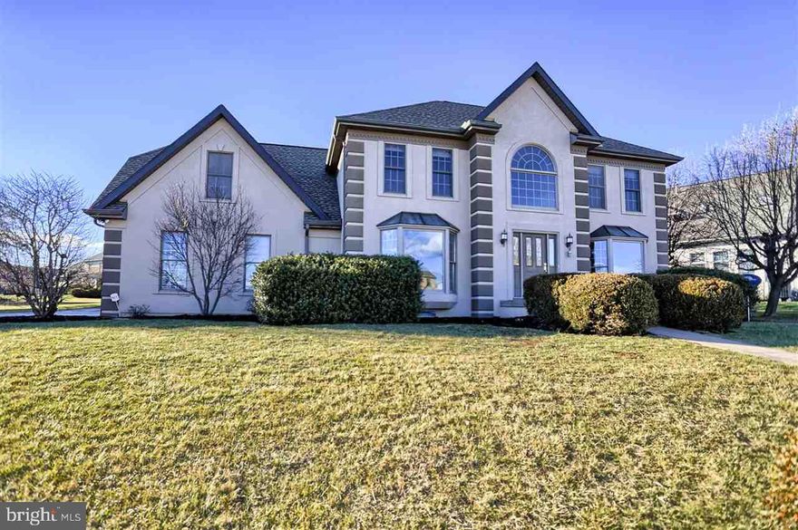 A super find in Suburban schools in the East end of York! You can't beat the location which is less than 1 mile off I83 & home sits in a cul-de-sac! Priced very attractively, you will get lots for your dollar here! Fresh new paint & lots of room to roam! Finished basement is a great place to have huge parties & games! Best yet, walk to golf & dining at Heritage Hills!