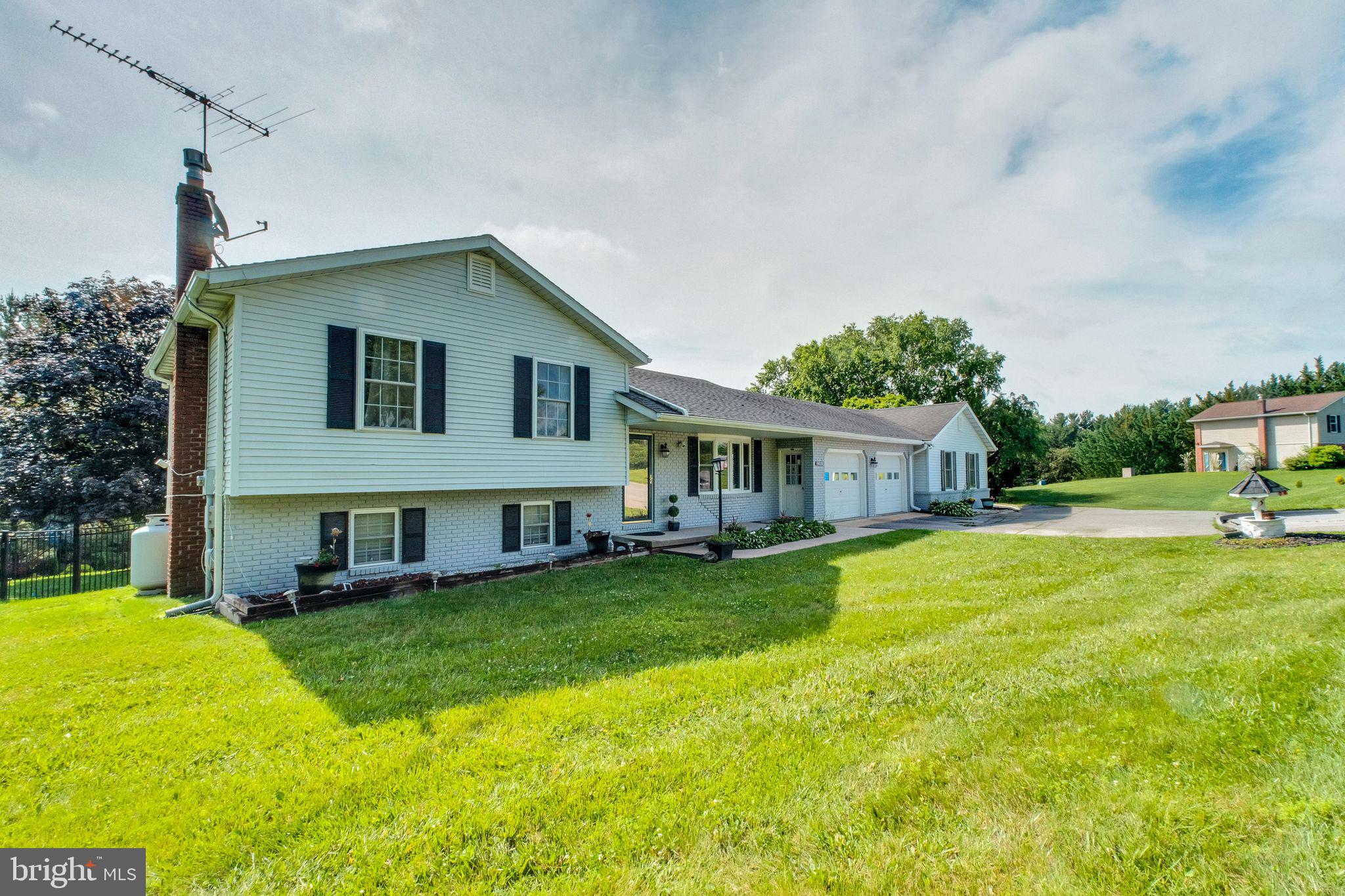 1423 HALLOWELL LANE