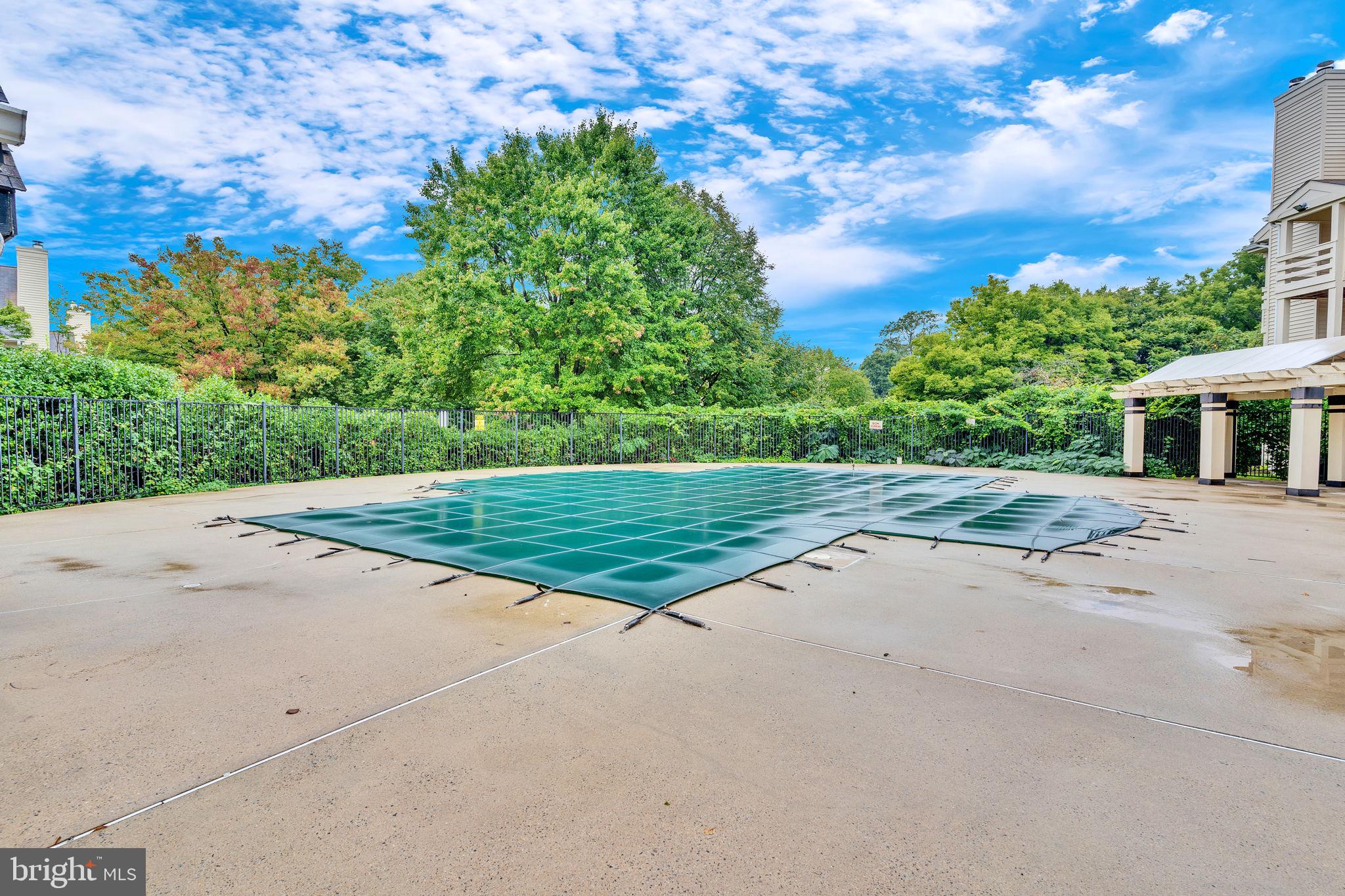 CARR AT PINECREST - Residential