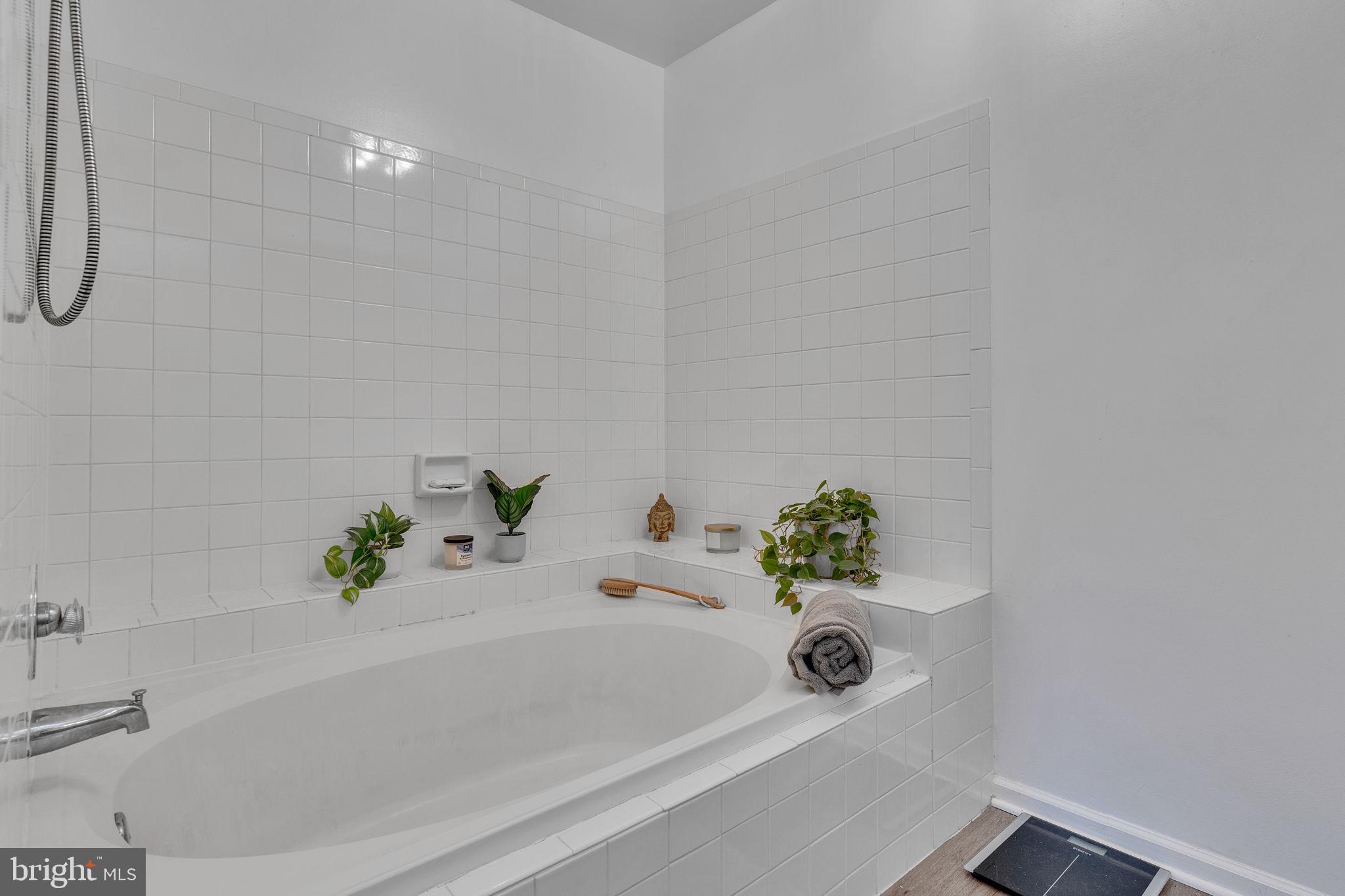 CARR AT PINECREST - Residential