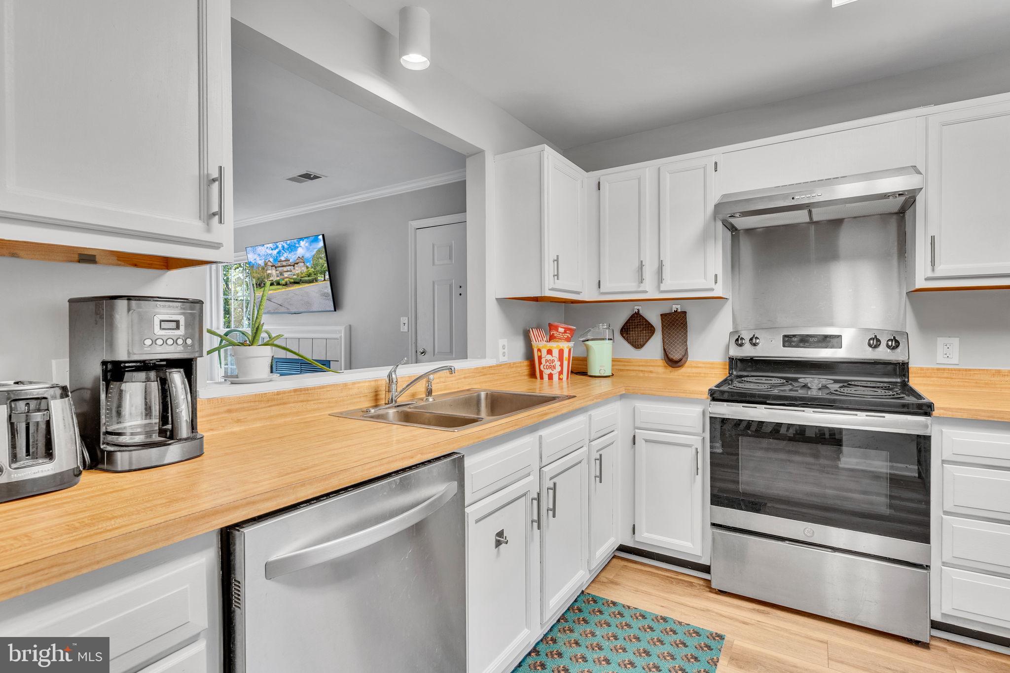 CARR AT PINECREST - Residential