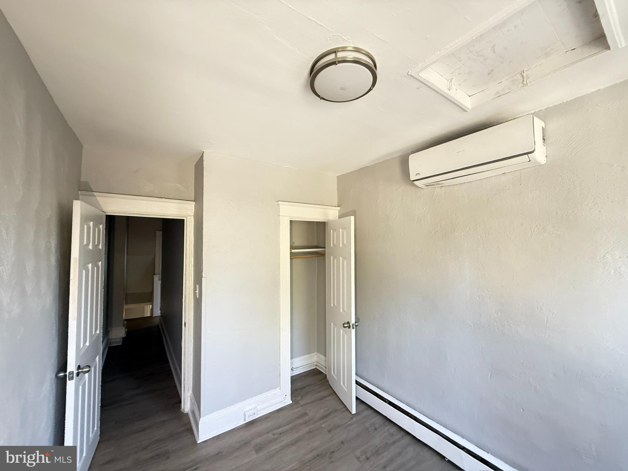 MILL HILL - Residential