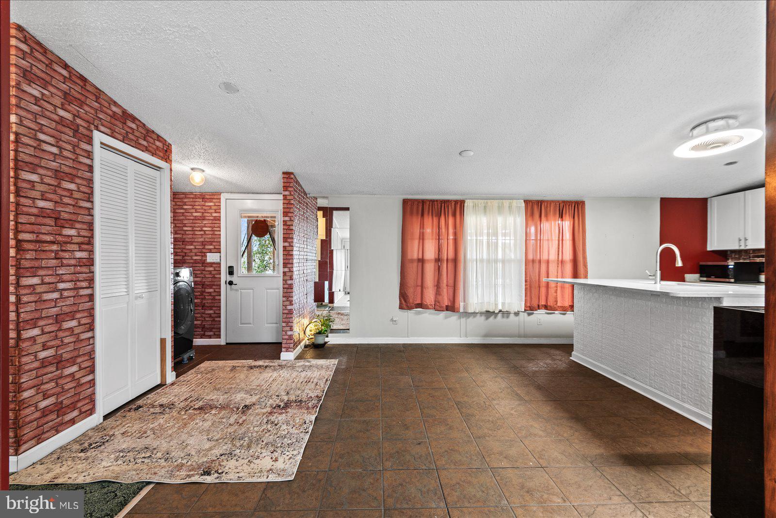 CAROLINE PINES - Residential