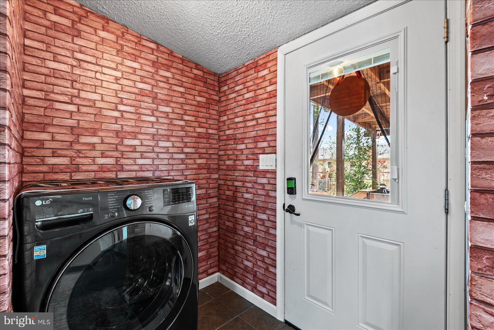 CAROLINE PINES - Residential