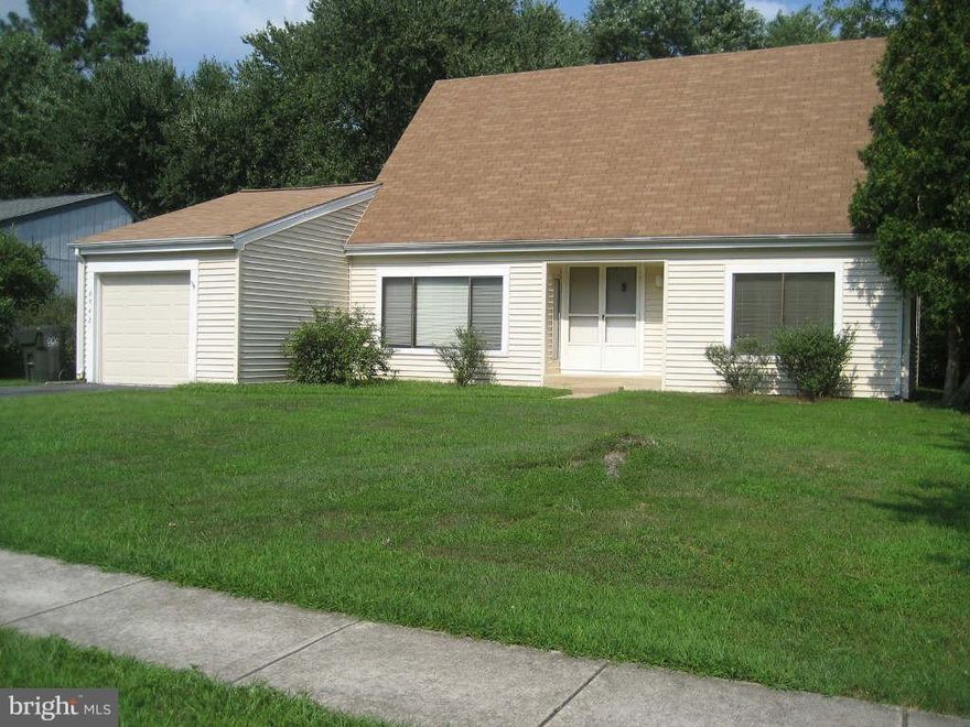 NEW main level Bath!  Great commuter location! Single family home in sought after West Springfield HS Pyramid.  Available immediately with approved credit. LARGE eat in kitchen. Separate dining room.  2 bedrooms on the main, 2 bedrooms Upper 1, with loft.  New paint, new carpet in neutral colors. Pets case by case. <.5 miles Minutes to commuter lots, Spfd Metro, Ft. Belvoir, DLA, I495/95/395.