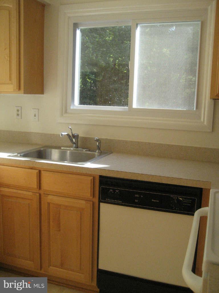 LAKEWOOD HILLS - Residential Lease