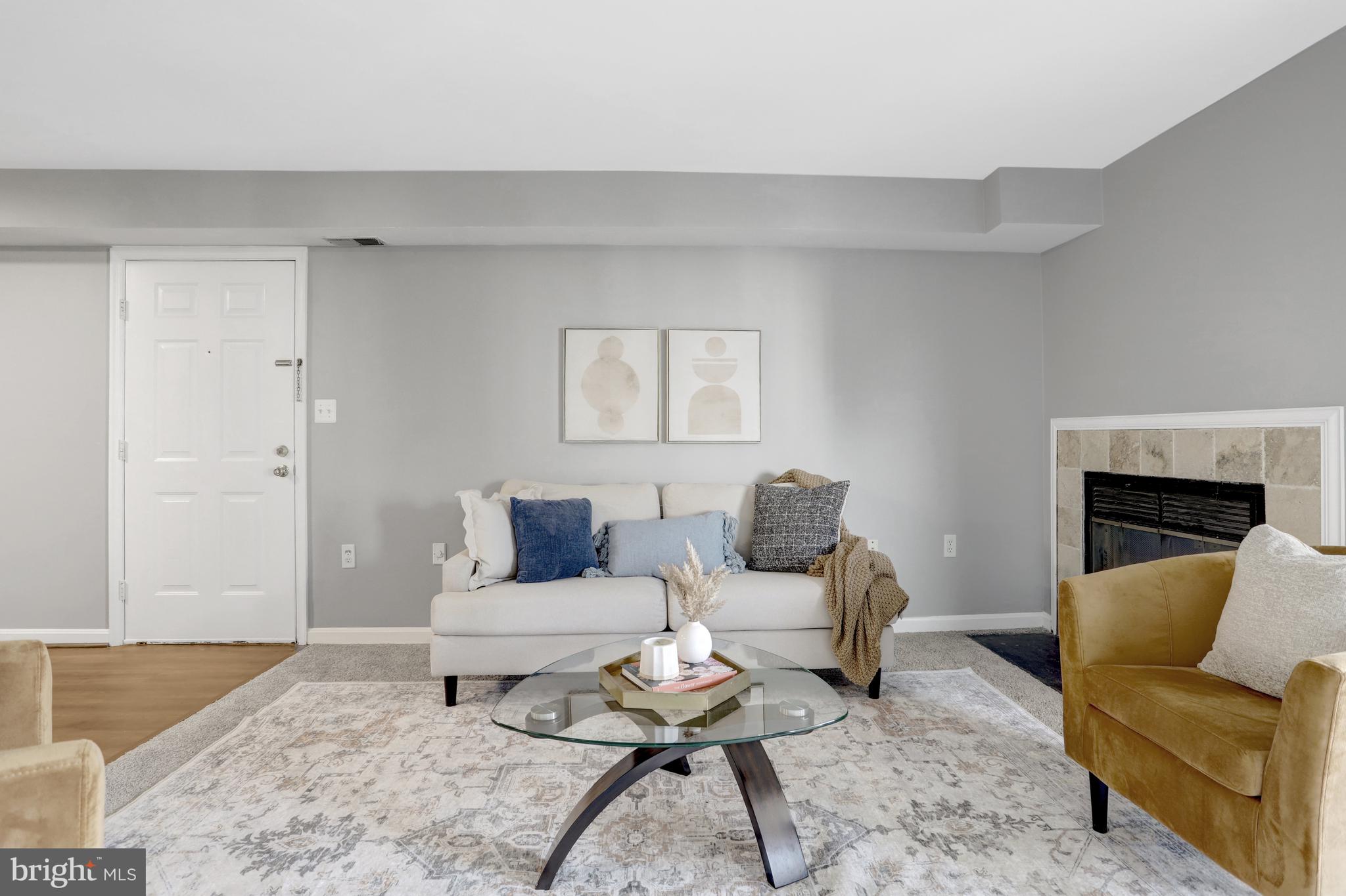 VICTORIA CROSSINGS AT MANCHESTER LAKES - Residential