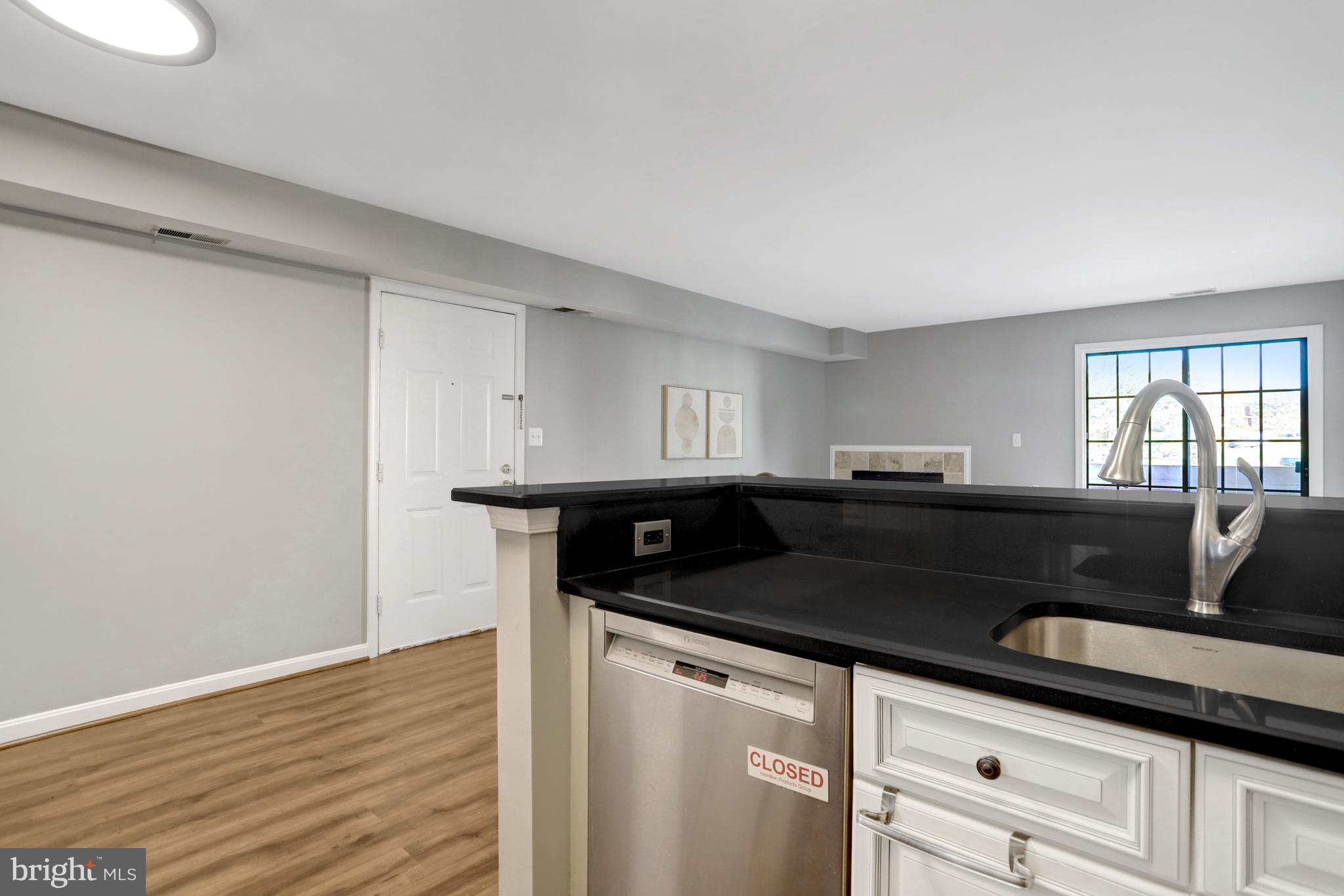 VICTORIA CROSSINGS AT MANCHESTER LAKES - Residential