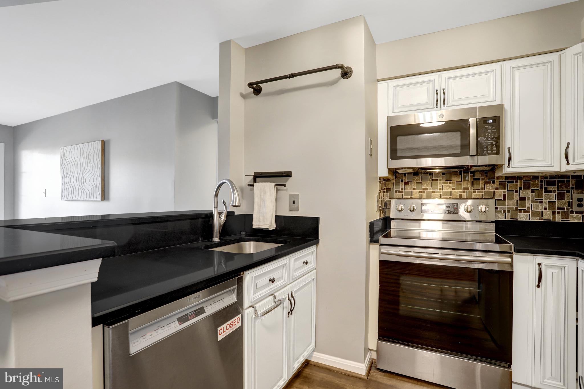 VICTORIA CROSSINGS AT MANCHESTER LAKES - Residential