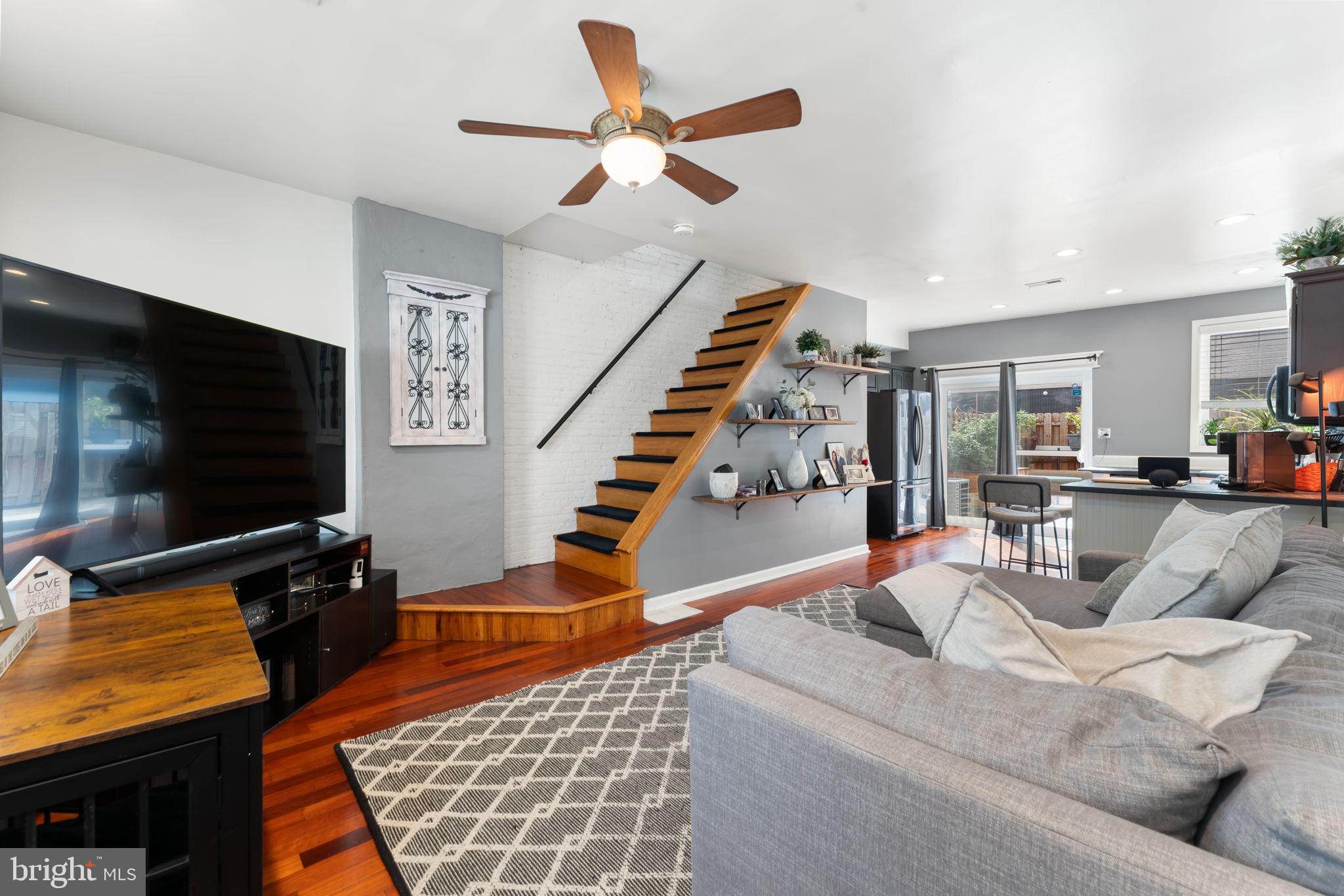 1136 LEOPARD STREET