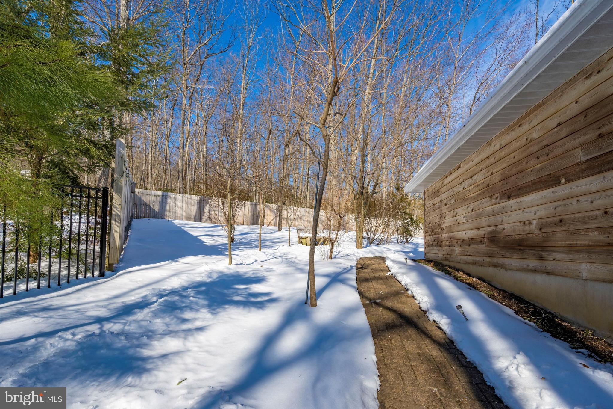 LEWISTOWN - Residential