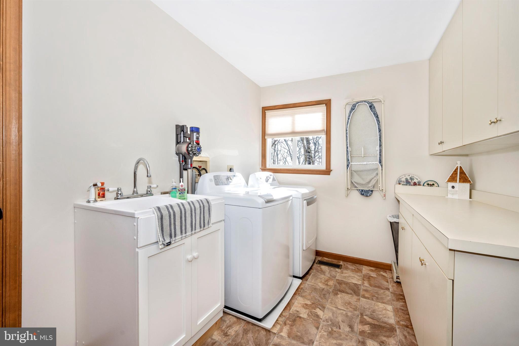 LEWISTOWN - Residential