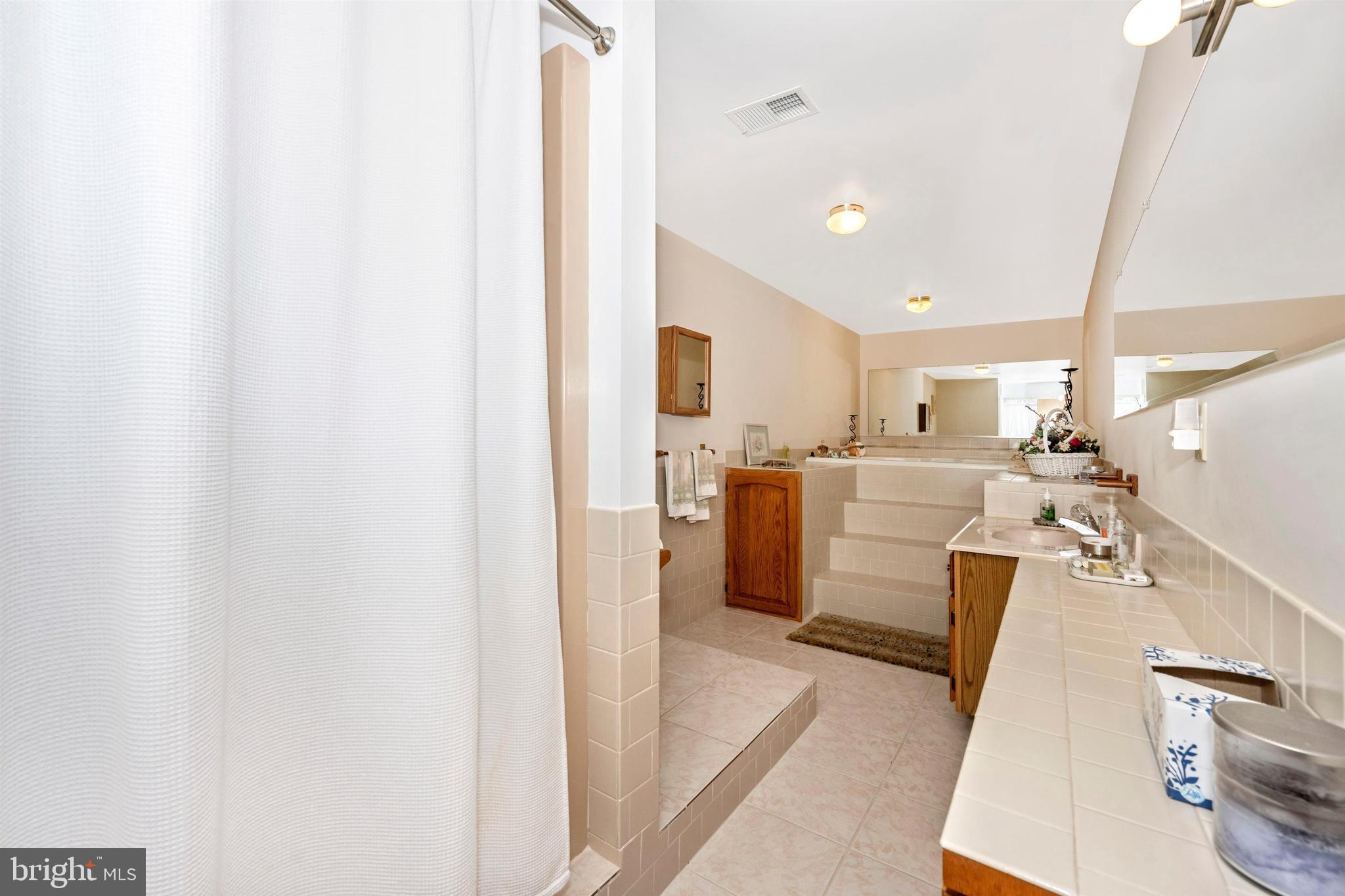 LEWISTOWN - Residential