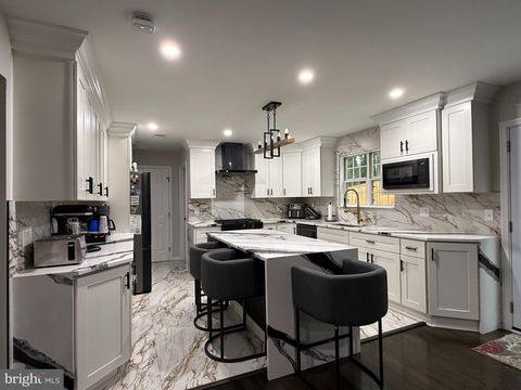 Photo of 4925 Frishman Court, WOODBRIDGE, VA 22193 (MLS # VAPW2120776)