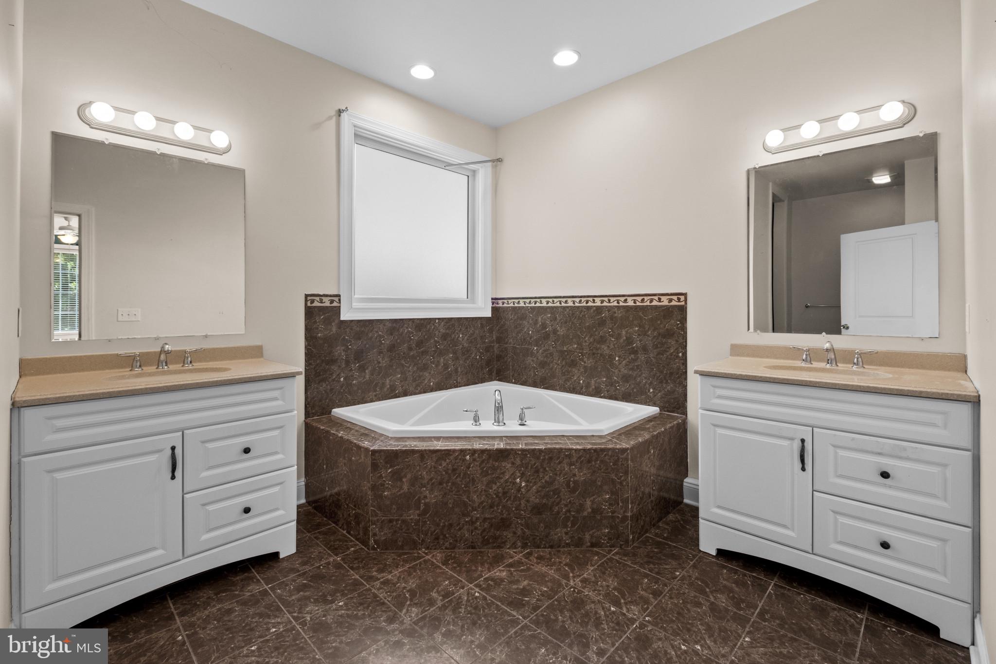 PINTAIL POINTE - Residential