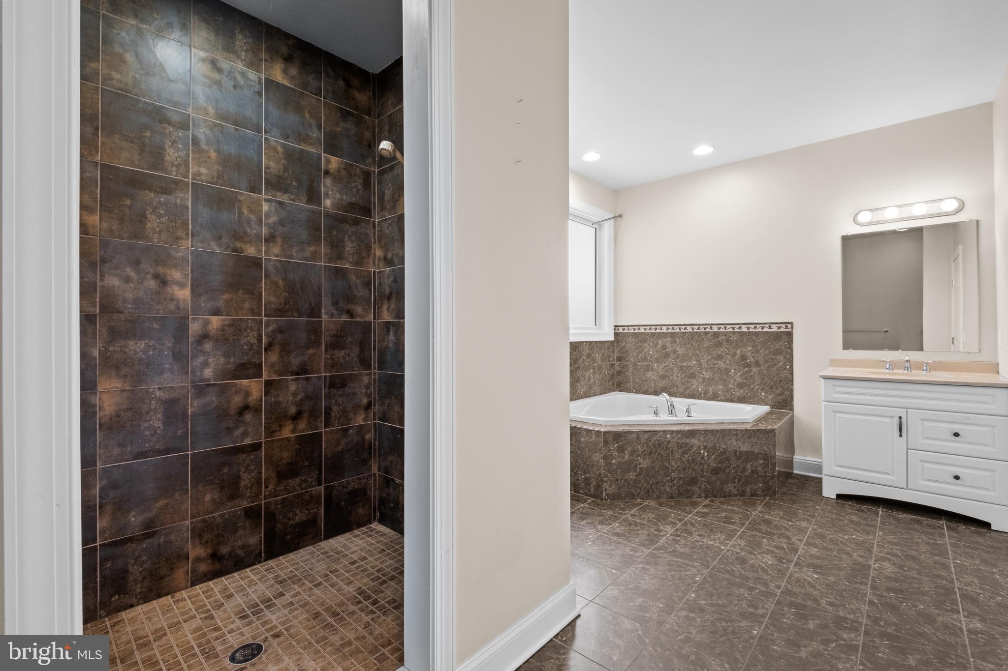 PINTAIL POINTE - Residential