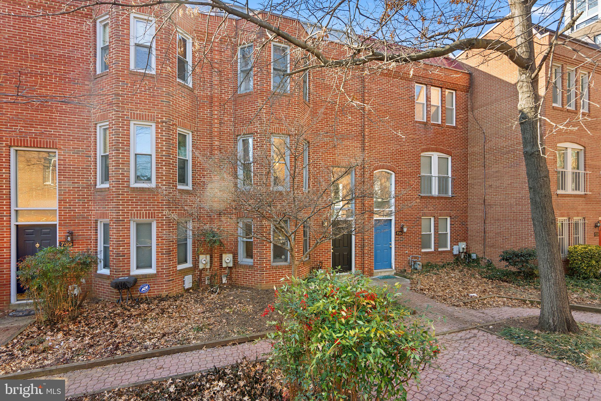 737 3RD STREET NE