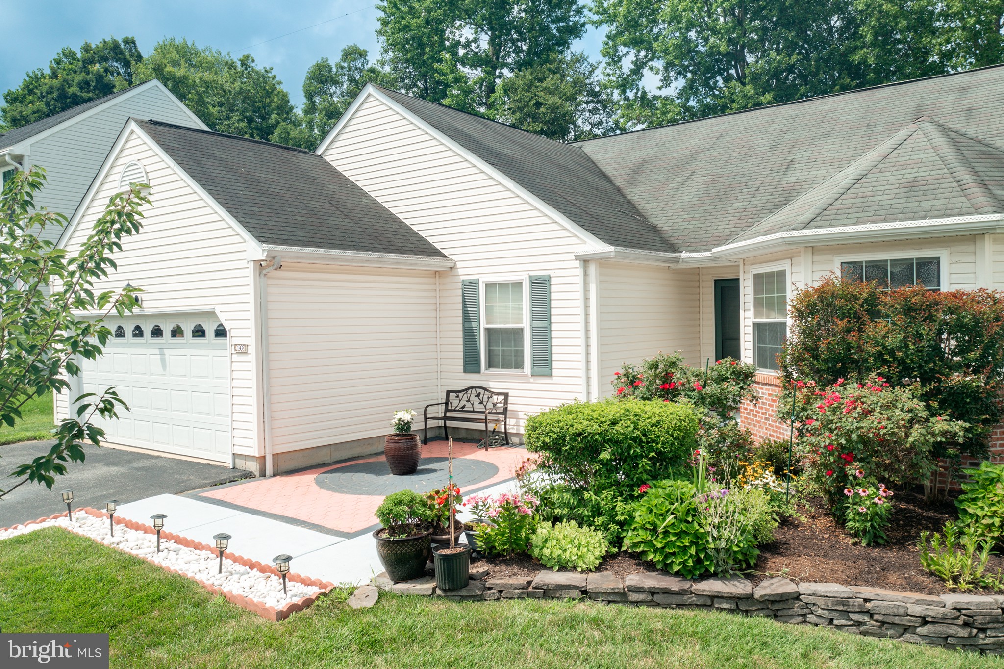 149 W FLAGSTONE DRIVE