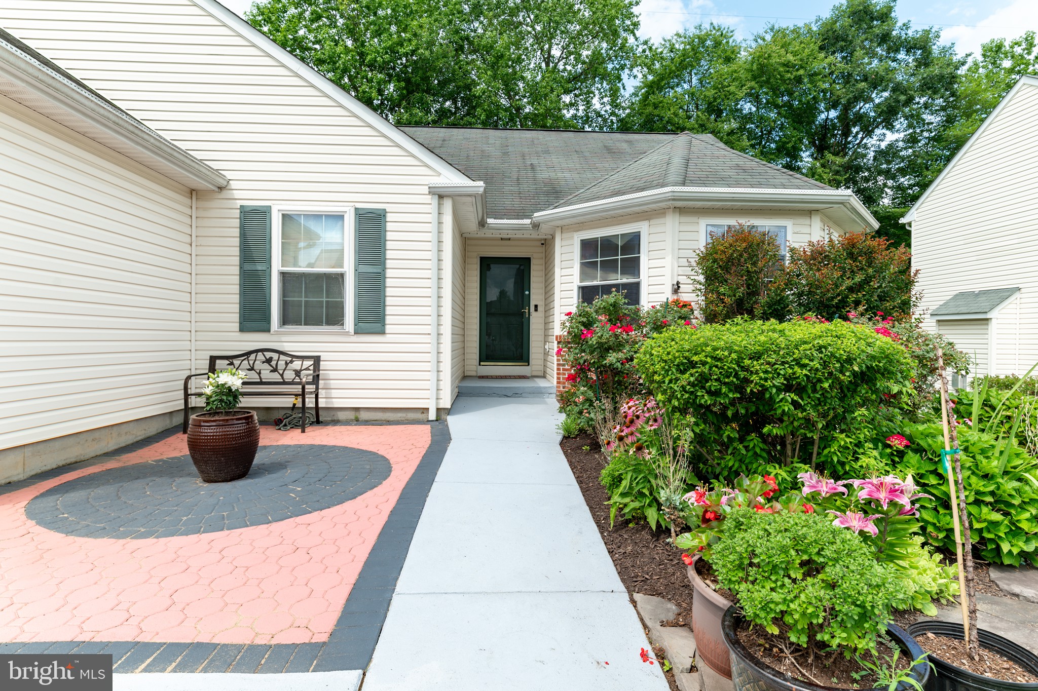 149 W FLAGSTONE DRIVE