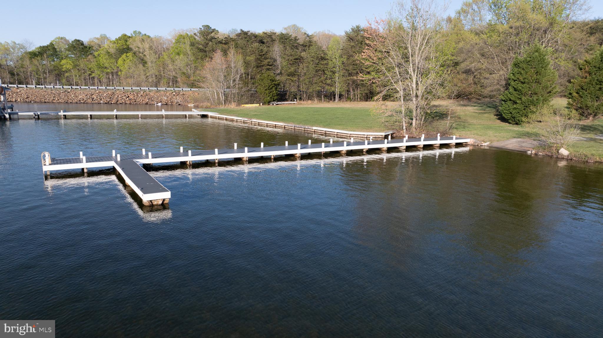 MOOREFIELDS LANDING - Land