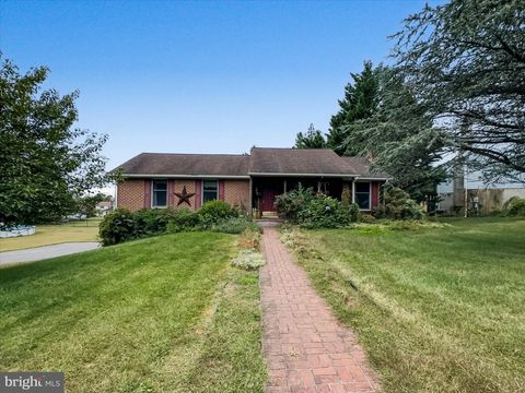 Photo of 1629 Yorktowne Drive, YORK, PA 17408 (MLS # PAYK2089574)