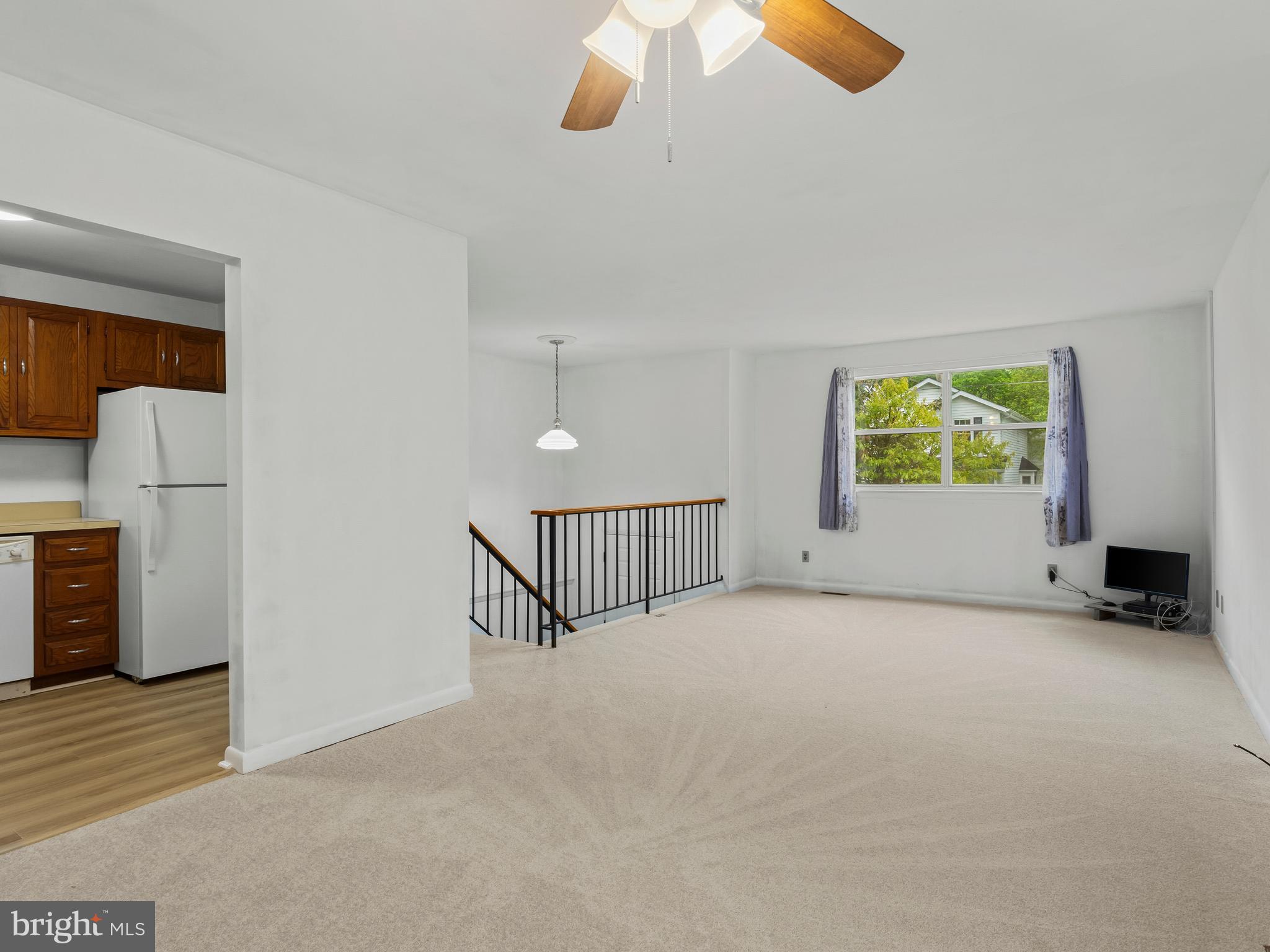 WOODLAND BEACH - Residential