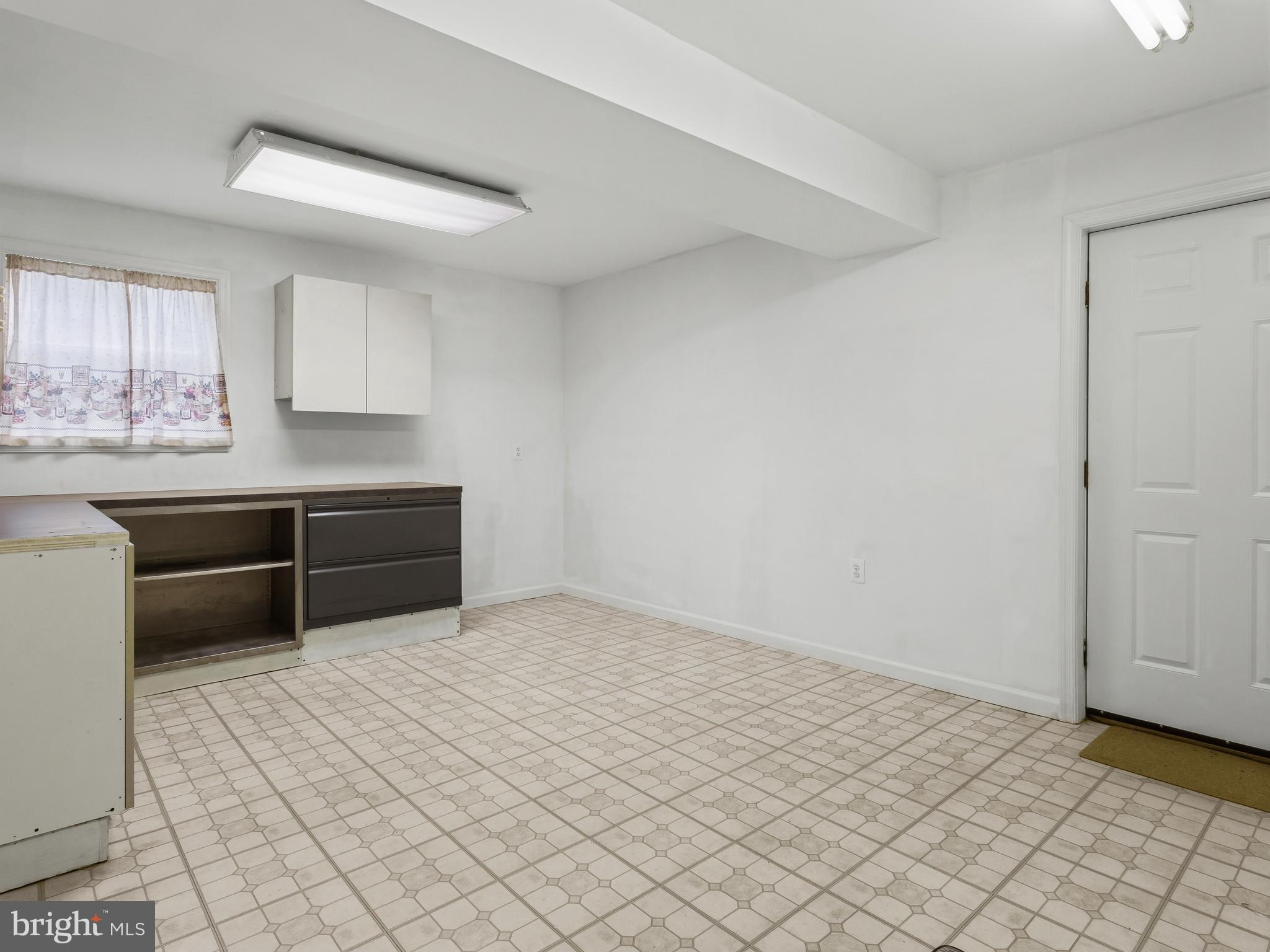 WOODLAND BEACH - Residential