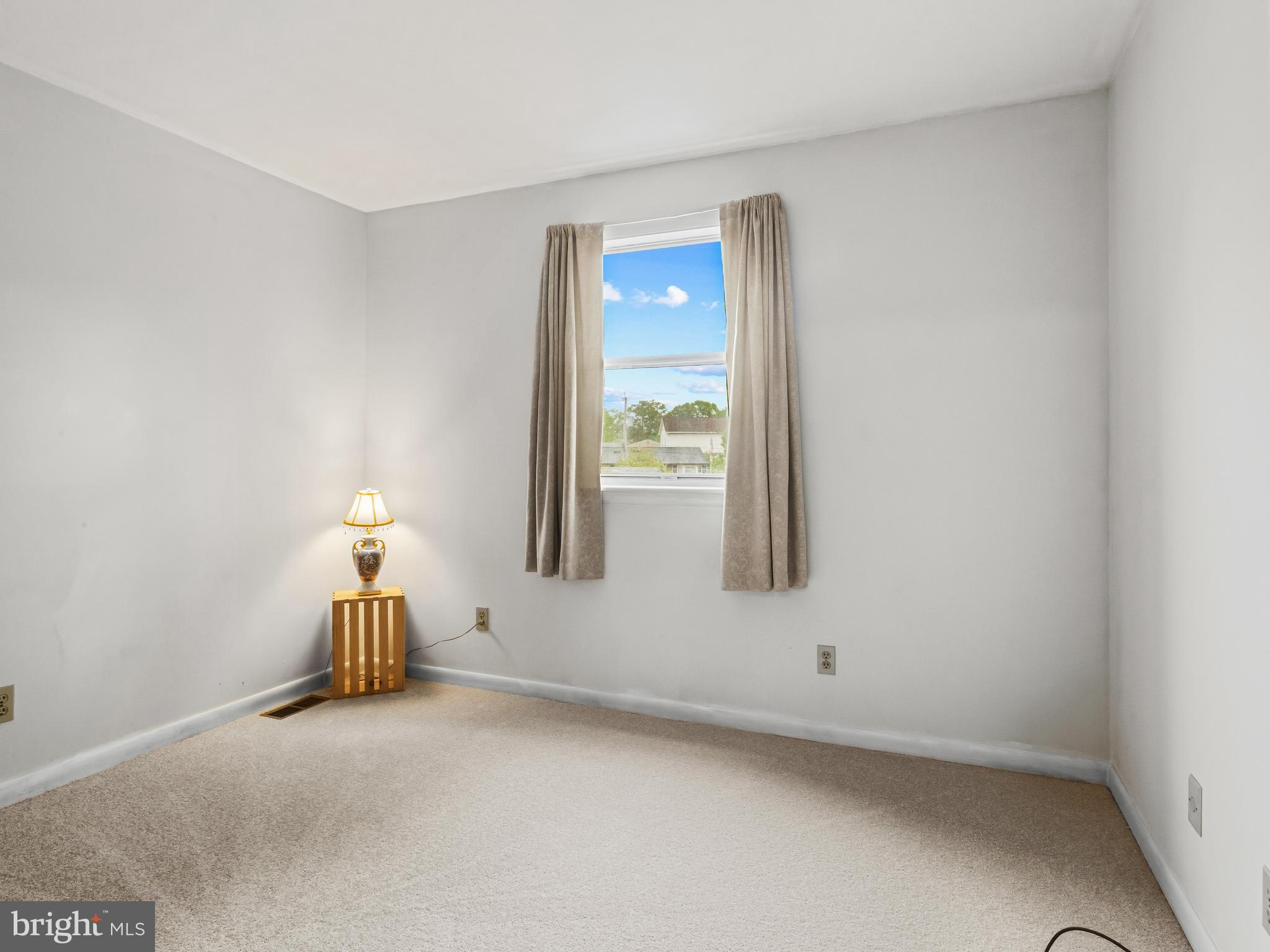 WOODLAND BEACH - Residential