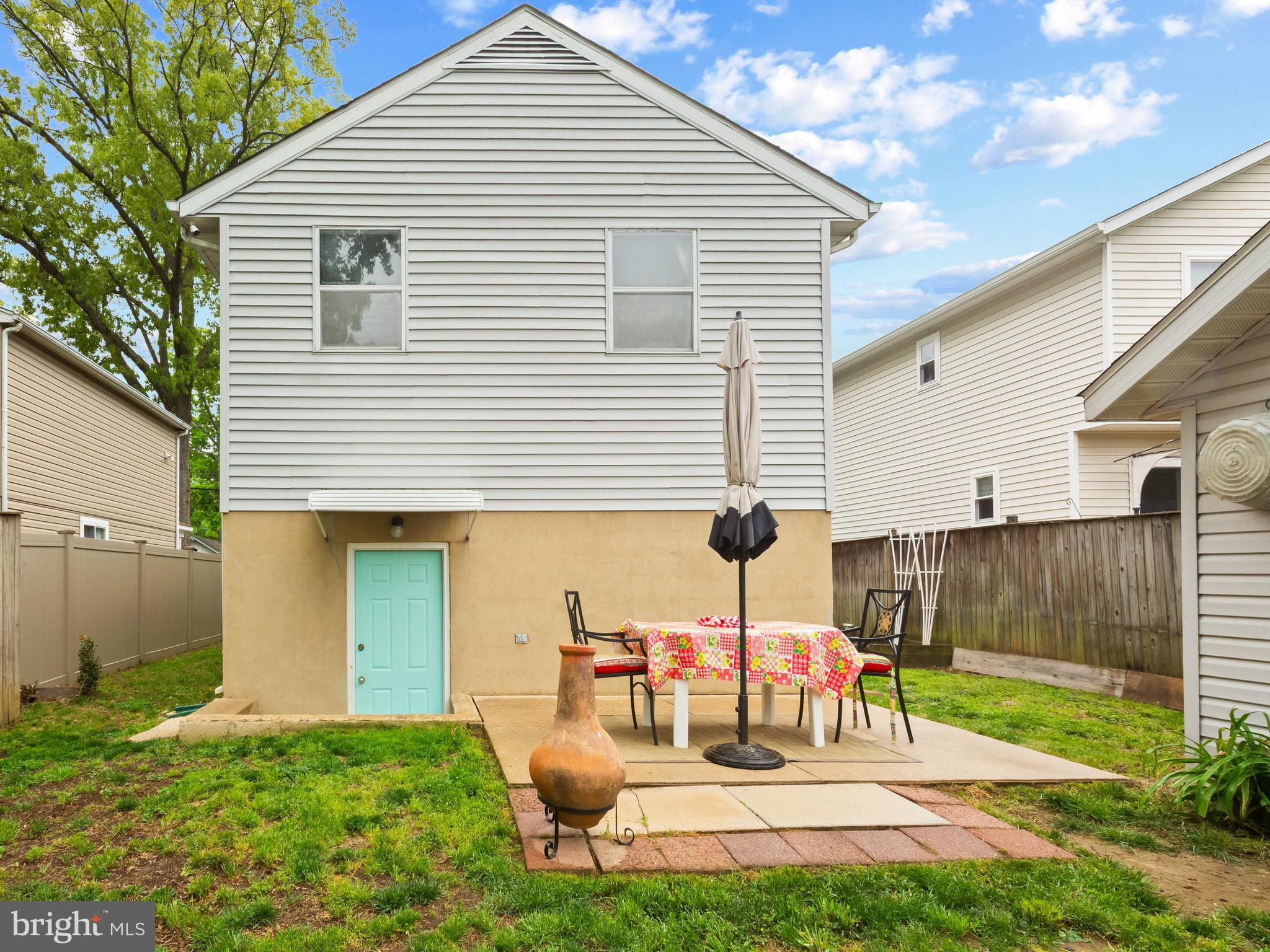 WOODLAND BEACH - Residential